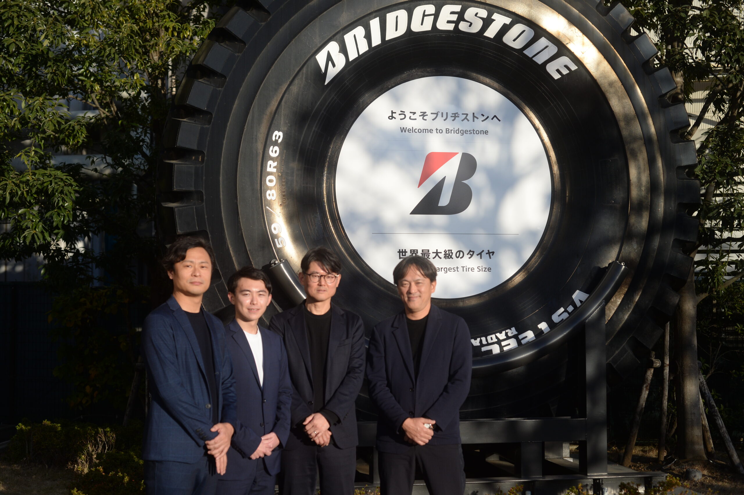 全国行脚のヒアリングを通じてデザインと機能性を両立したジャンパーを制作。ブランドの世界観を具体化し認知向上に貢献