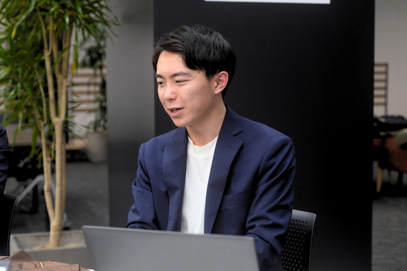 デザインと使いやすさを両立したジャンパーを制作